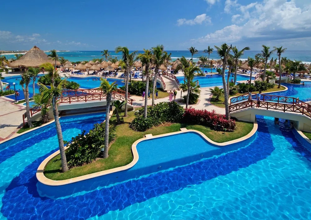Paraiso Maya Luxury Resort