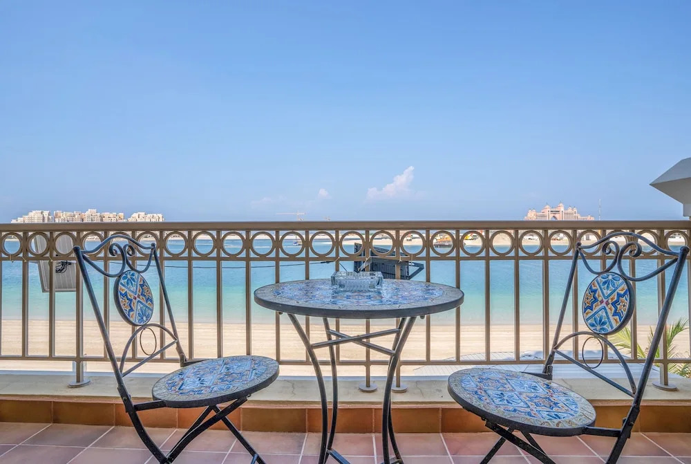 5BR Beach & pool villa in Palm