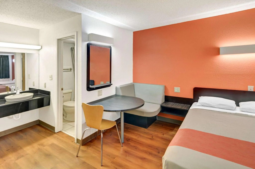 Motel 6-Lindale, TX