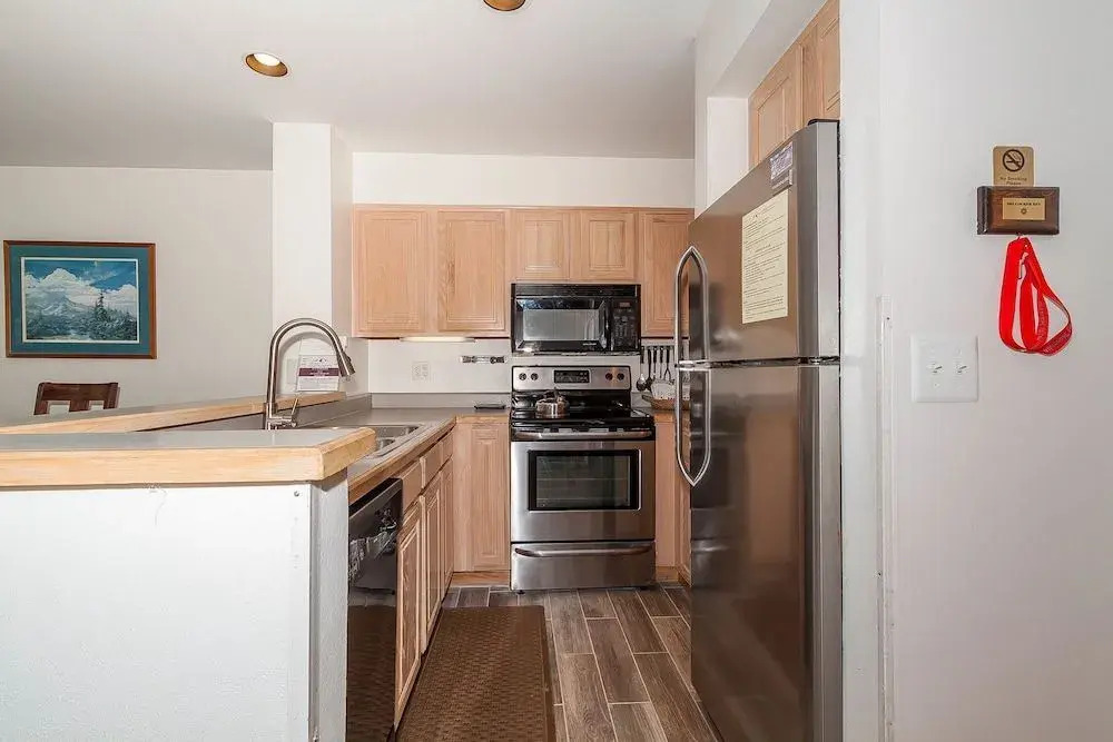Lakeshore #1533 - 1 Br Condo