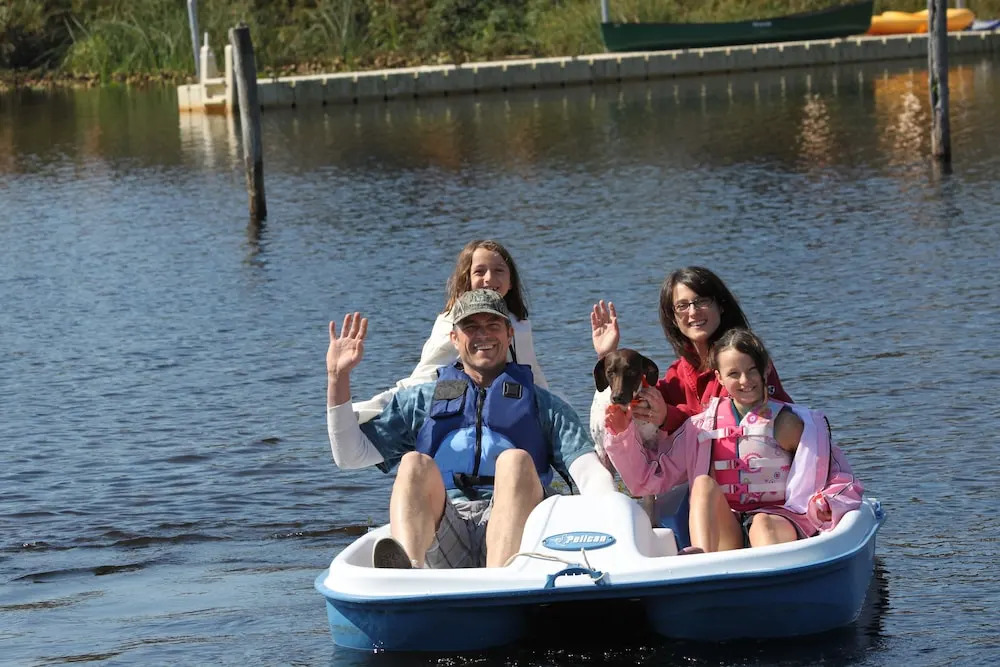 Waterside Family Fun 3 Br home by RedAwning