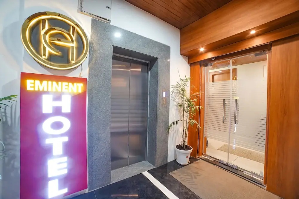 FabHotel Eminent - Patel Nagar, 0riental University