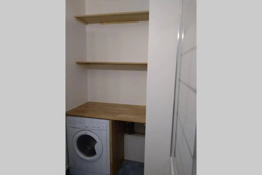 4 Min Walk To Metro, 60m², Renovated, la Defense