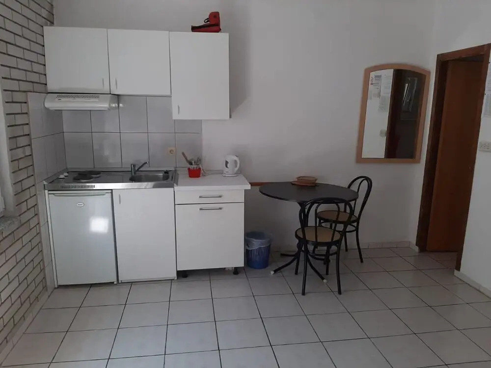 Relaxing Apartment in Okrug Gornji near Mavarstica Beach