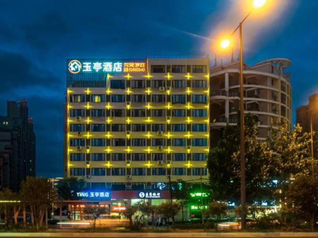 Yuting Hotel (Hefei Central Huancheng Fanhua Avenue subway station)