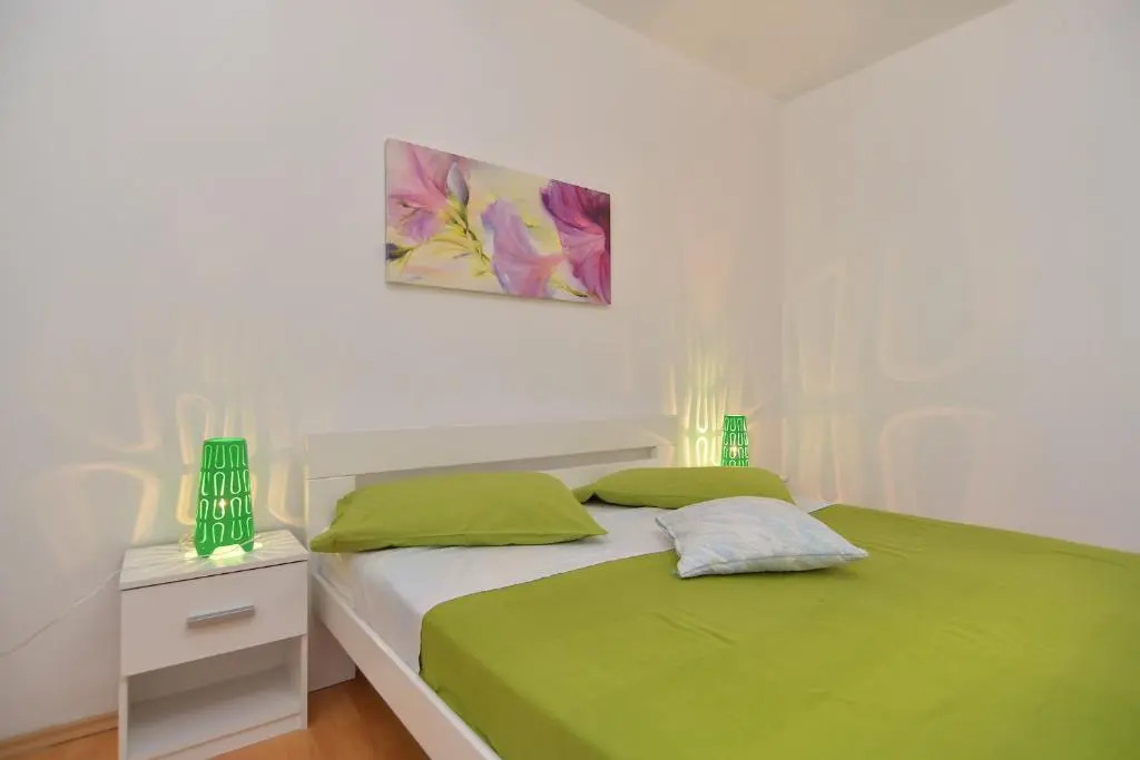 House Vlade 1219