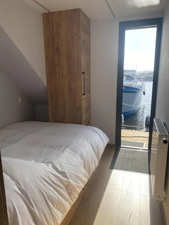 Liberty 4 Go 400 Houseboat