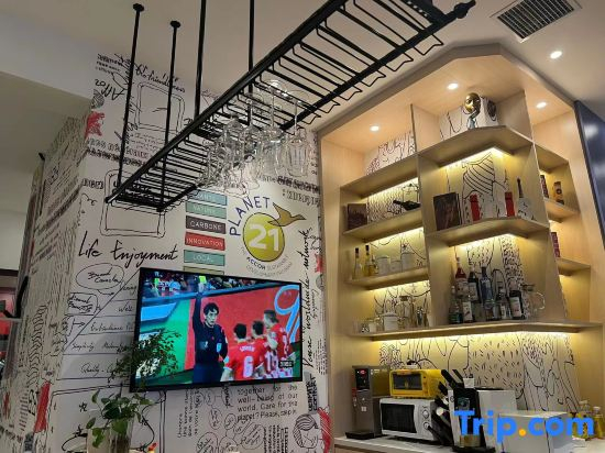 Ibis Hotel (Changji Jianshe Road Snack Street)