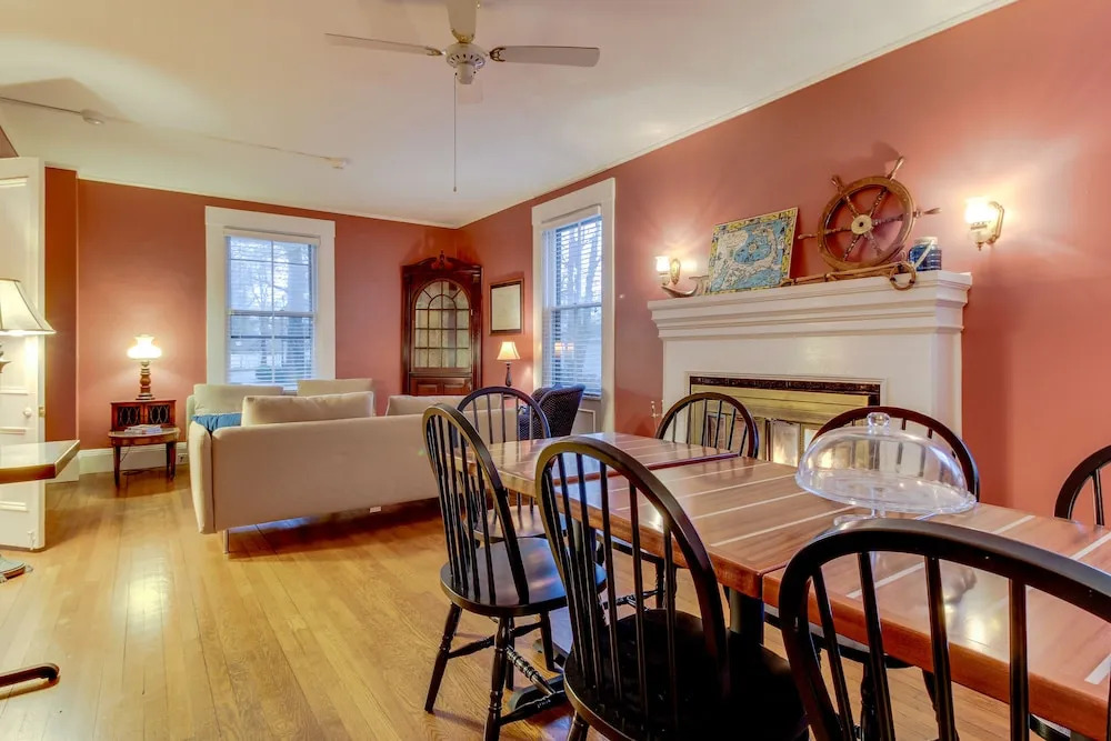 Captain Lawrence Inn