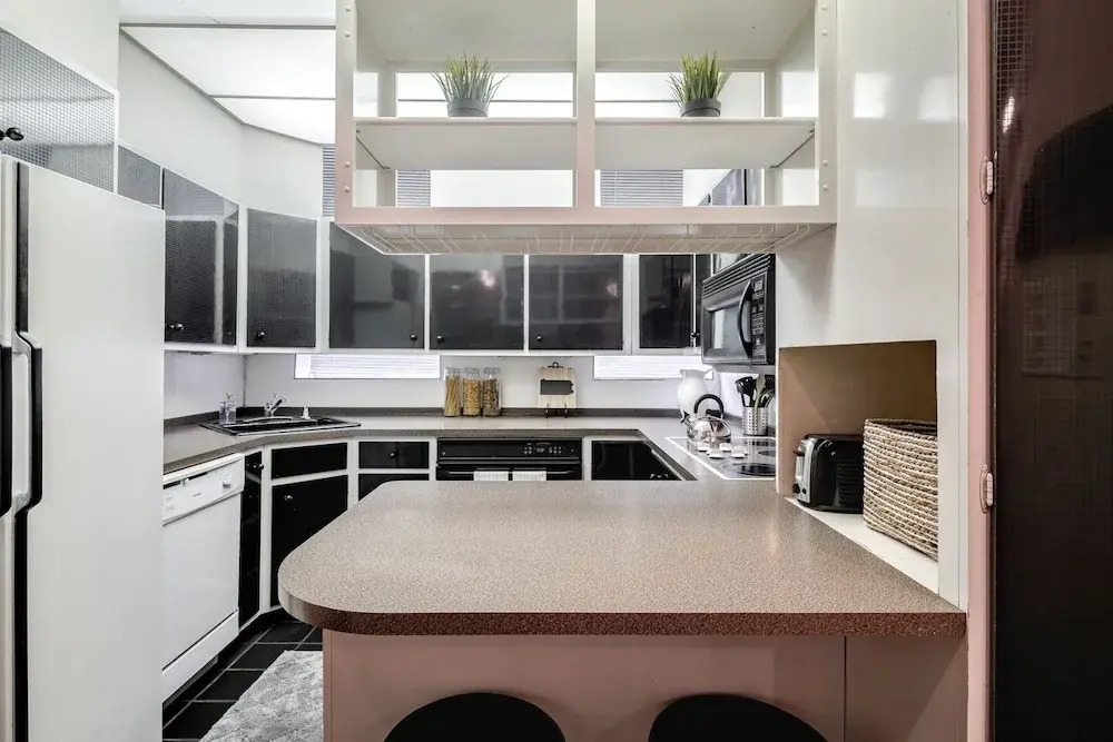 4 BD 2.5 Baths! Steps Away From Liberty Bell!
