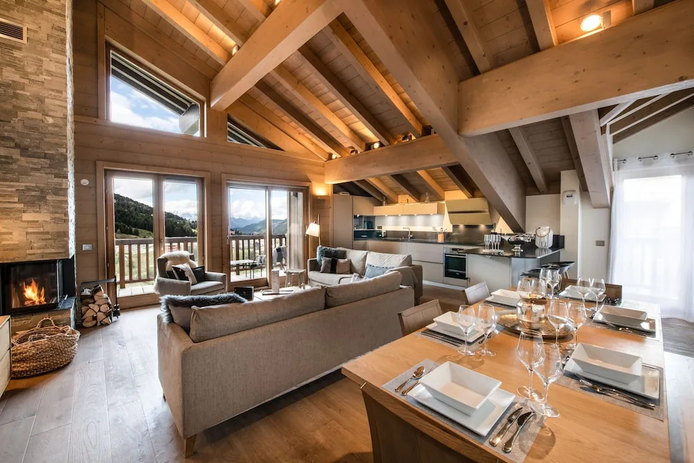 Mammoth Lodge by Alpine Resorts