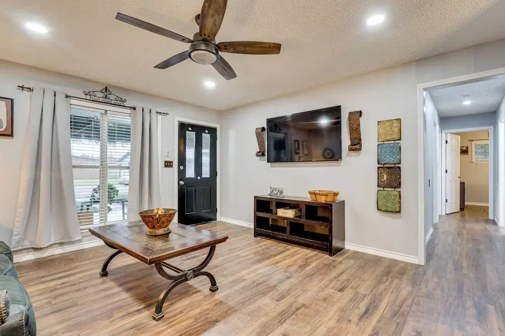 Near Wineries & Guadalupe River! Stylish Home
