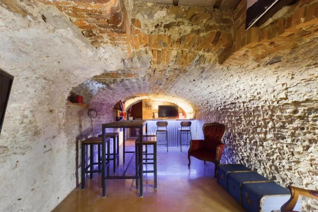 Luxury House Sleeps 14 With Secret Bar Near Bath