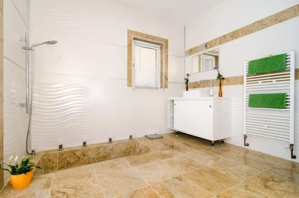Villa Avoca - Four Bedroom Apartment With Two Balconies and Swimming Pool ID Direct Booker 2124