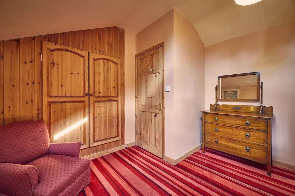 Host & Stay - The Red Brick Barn