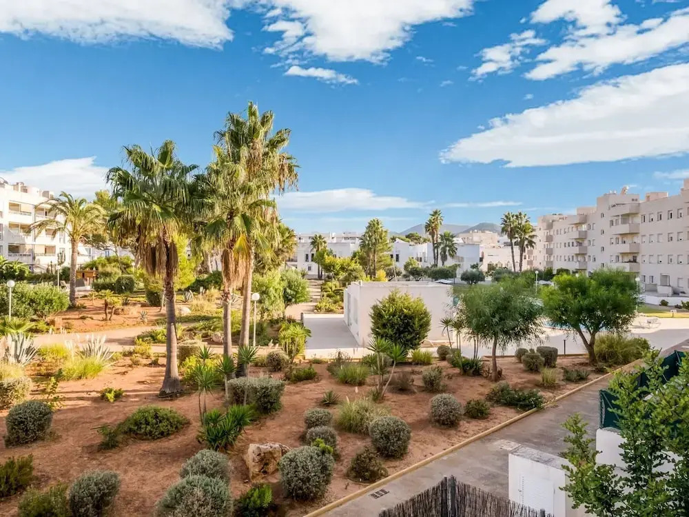 Pretty Holiday Home in Sant Josep de Sa Talaia near Sea