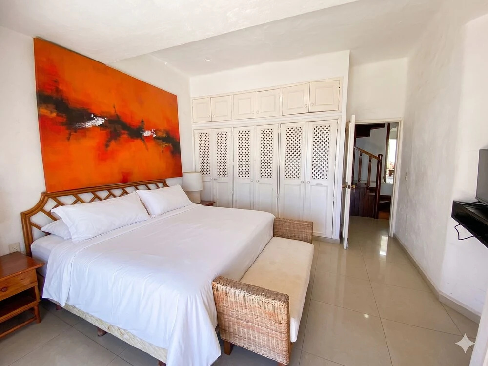 Oceanfront 5BR Villa by Monyxbnb