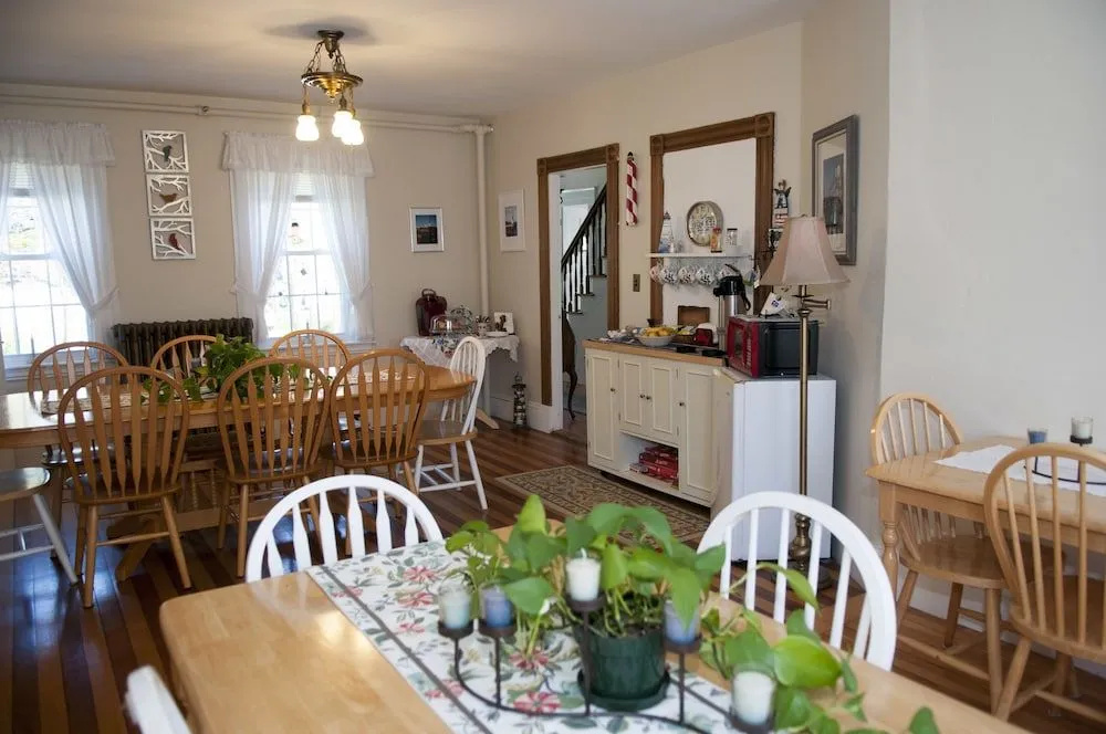 Candlebay Inn
