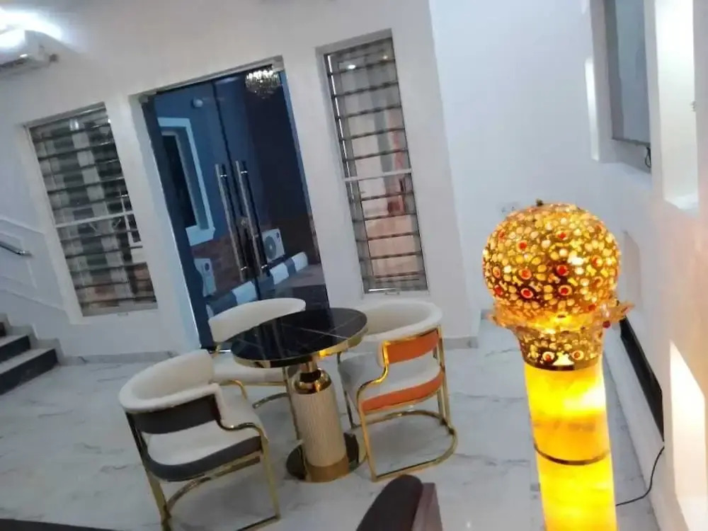 De-Lites Hotel
