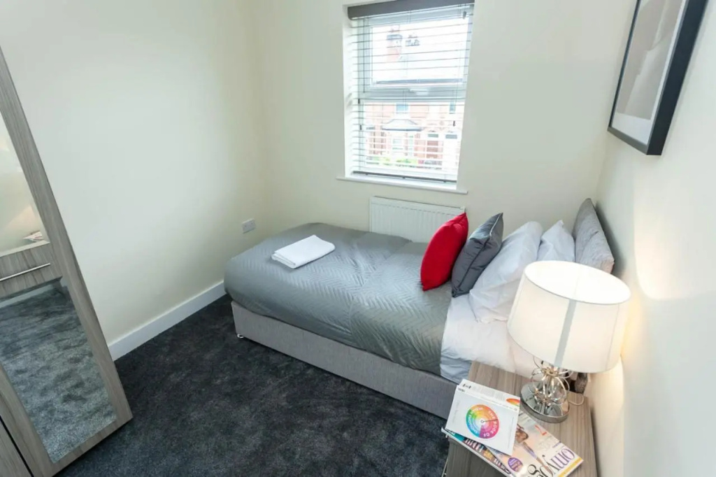 4 bed home, driveway parking ideally located in Latchford, Warrington - Executive St Marys House