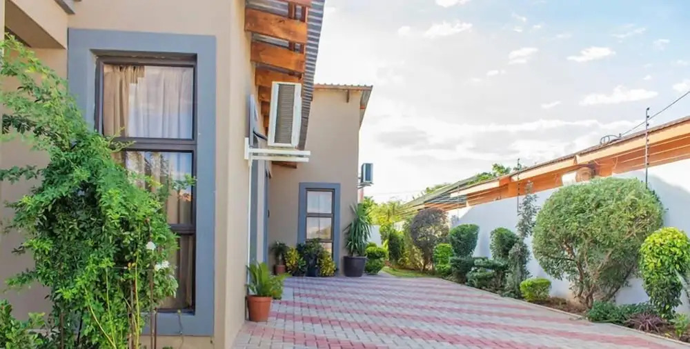 Luxlusive Guest House