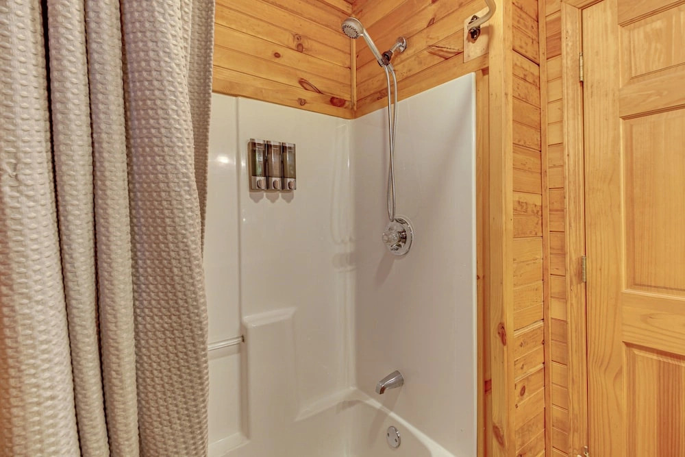 Hot Tub + Mtn Views: Peaceful Blue Ridge Retreat