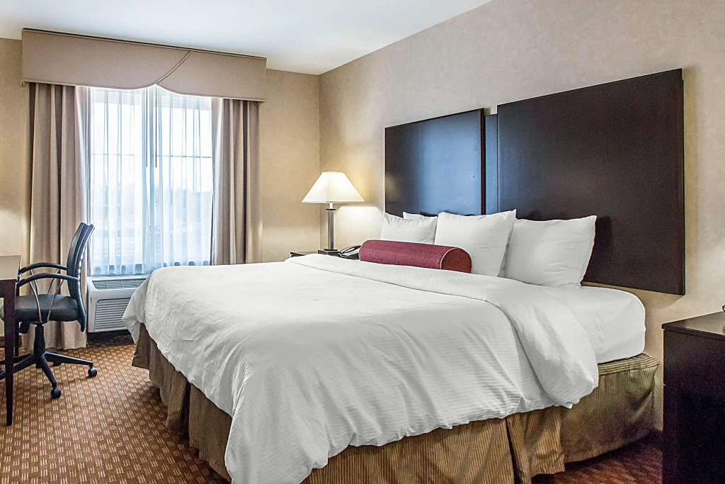 Clarion Inn Elmhurst - Oak Brook near I-88, I-290, I-294