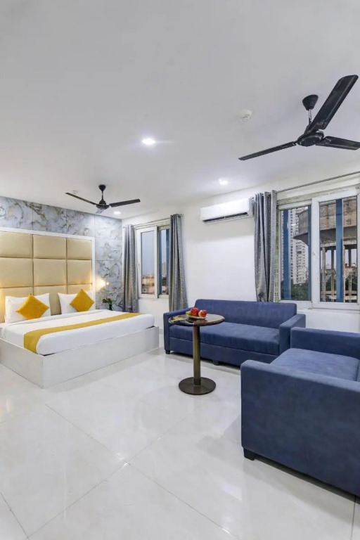Status By Hotel The Emporio