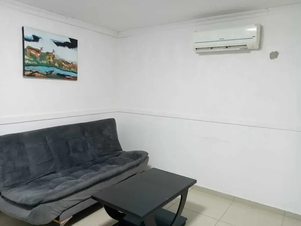 Gold Crown One Bedroom Self-Catering Apartment With NetFlix & YouTube