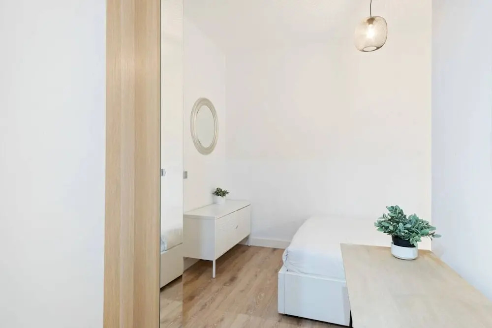 Stunning 2 Bedroom amd Bath Apartment in Eixample