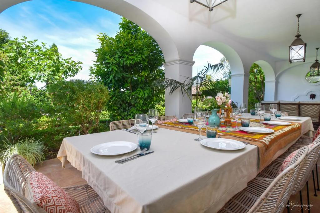 20000 - A Real Oasis In Colonial Style