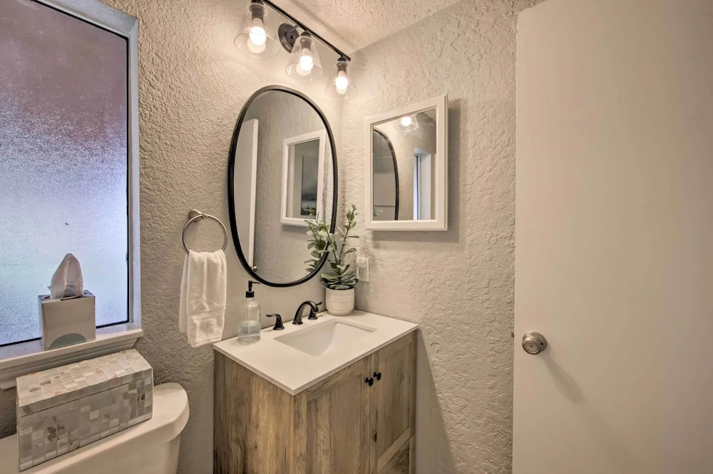 Lake View & Decks: Pet-Friendly Mabank Home