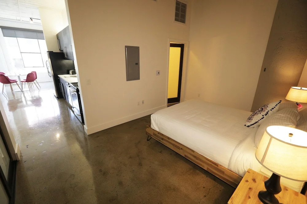 Downtown Lofty Suites