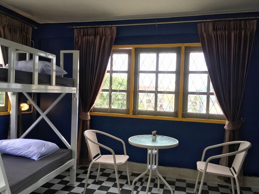 Core Khiri Hostel