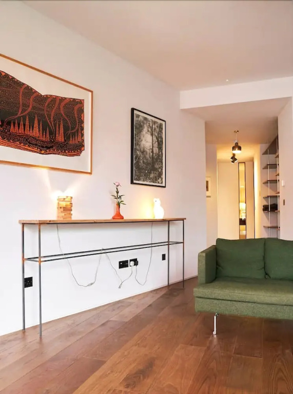 3-bed Flat w/ 2 Terraces in Hackney, East London!