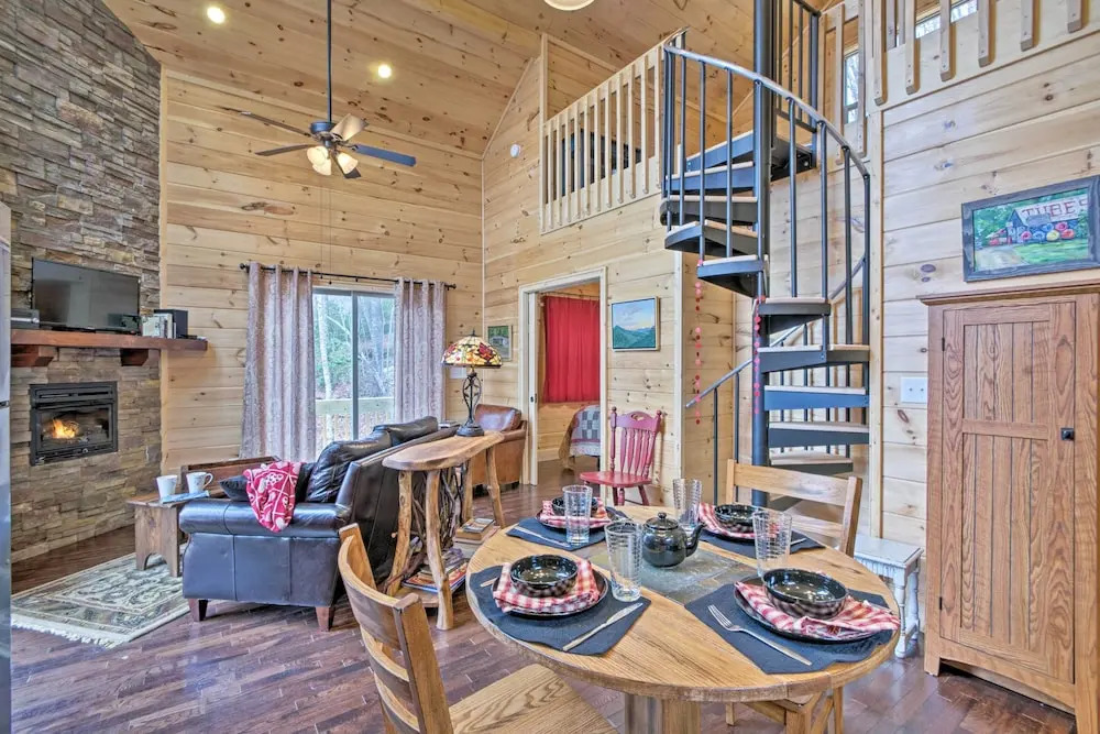 Hot Tub & Views: Charming Bryson City Cabin!