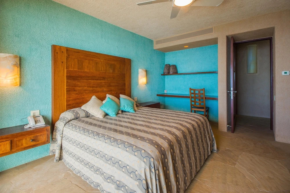 Luxurious Hillside Oceanfront 8 bedroom Villa Bellissima