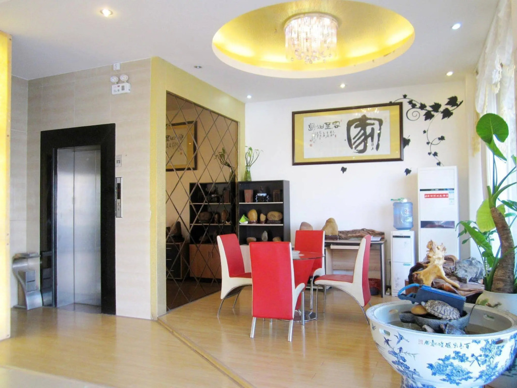 Hezhou E-age Hotel