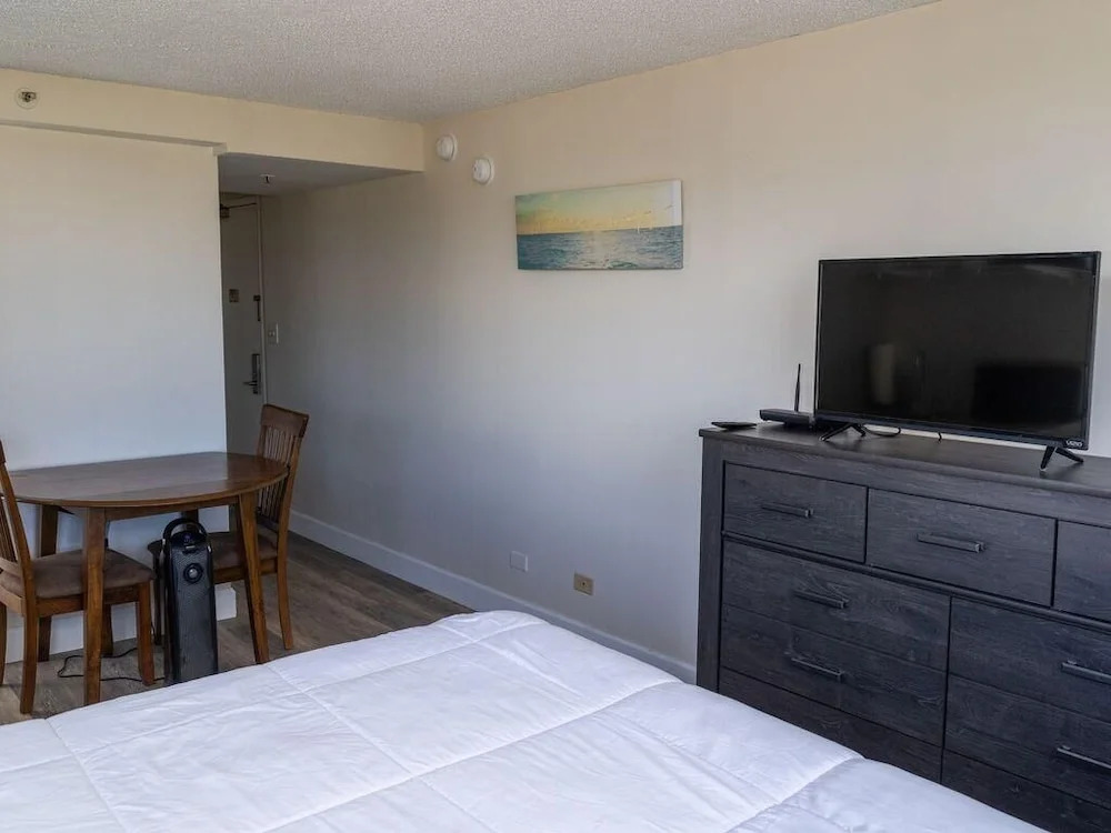 Remodeled Studio With Panoramic Mountain Views!
