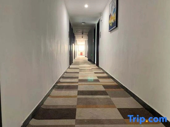 Shell Hotel (Anqing Taihu Huating Lake)