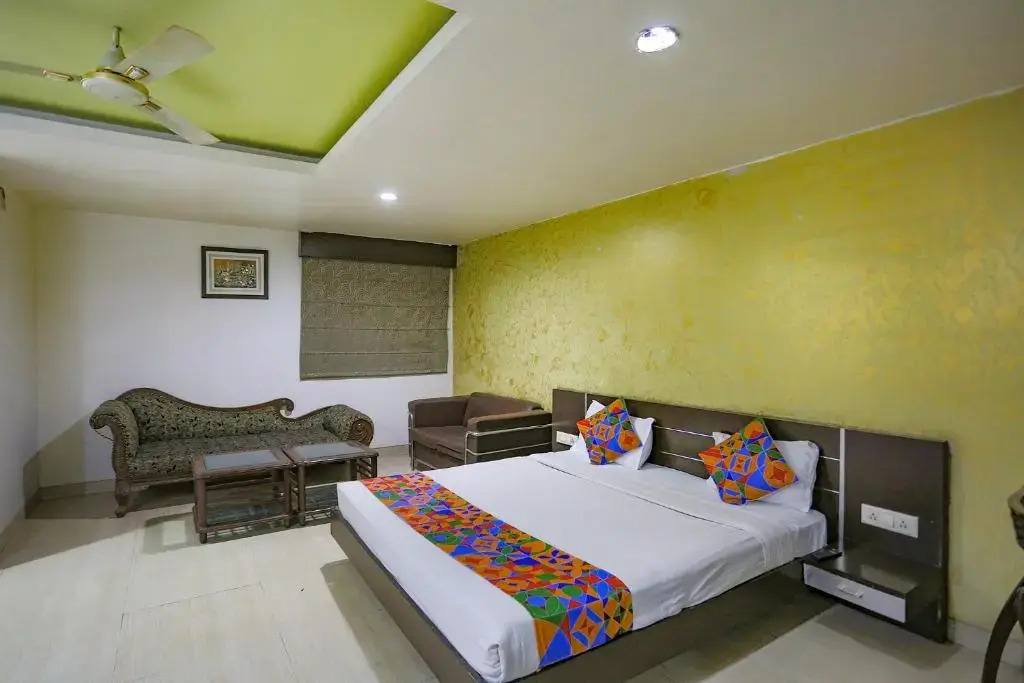OYO 78257 Flagship Hotel Midland