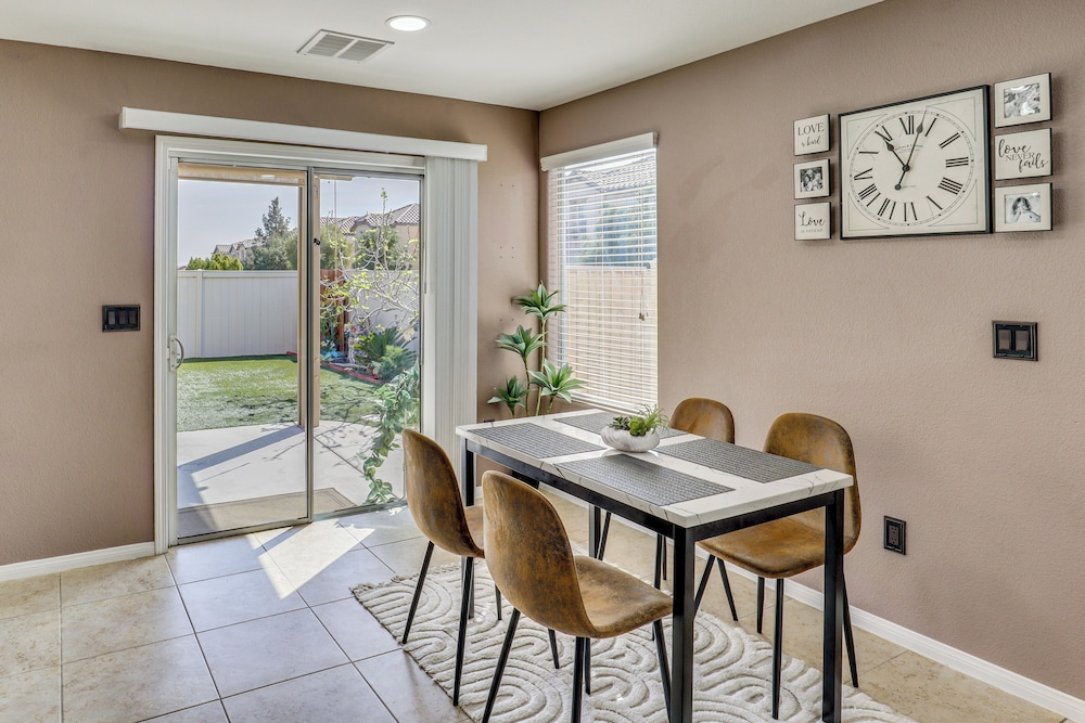 Big Yard & Patio! Modern Home Near Vegas Strip