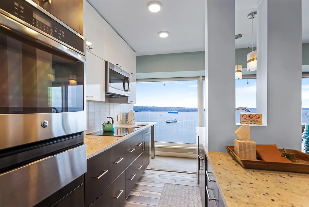 Newmark Bayview Luxury Suite