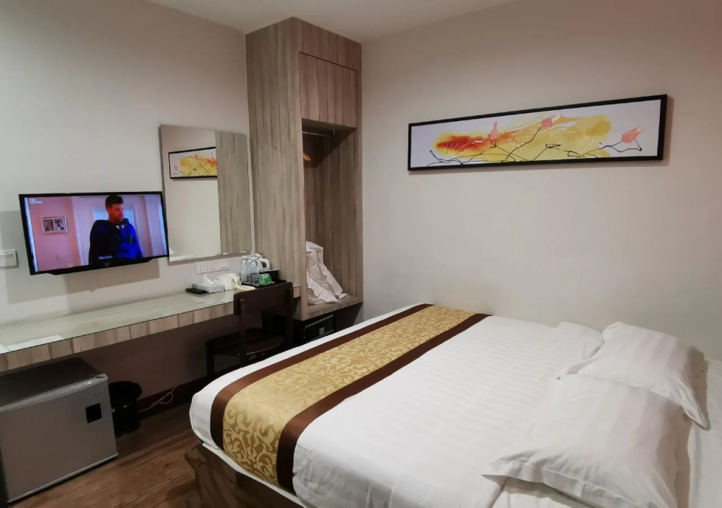 Meriton Inn Hotel