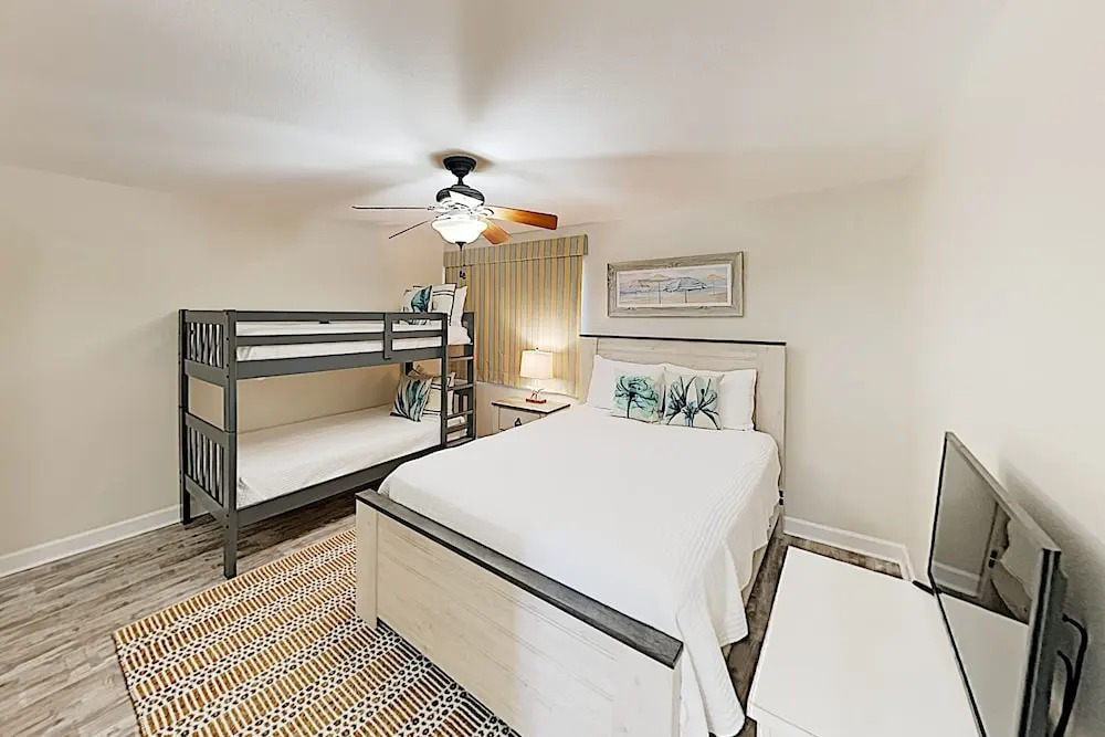 New Listing! Beachfront Gem W/ Pools & Docks 2 Bedroom Condo