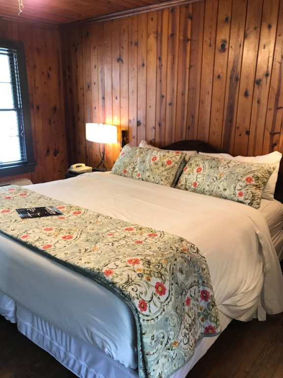 Riverside Lodge at Chimney Rock