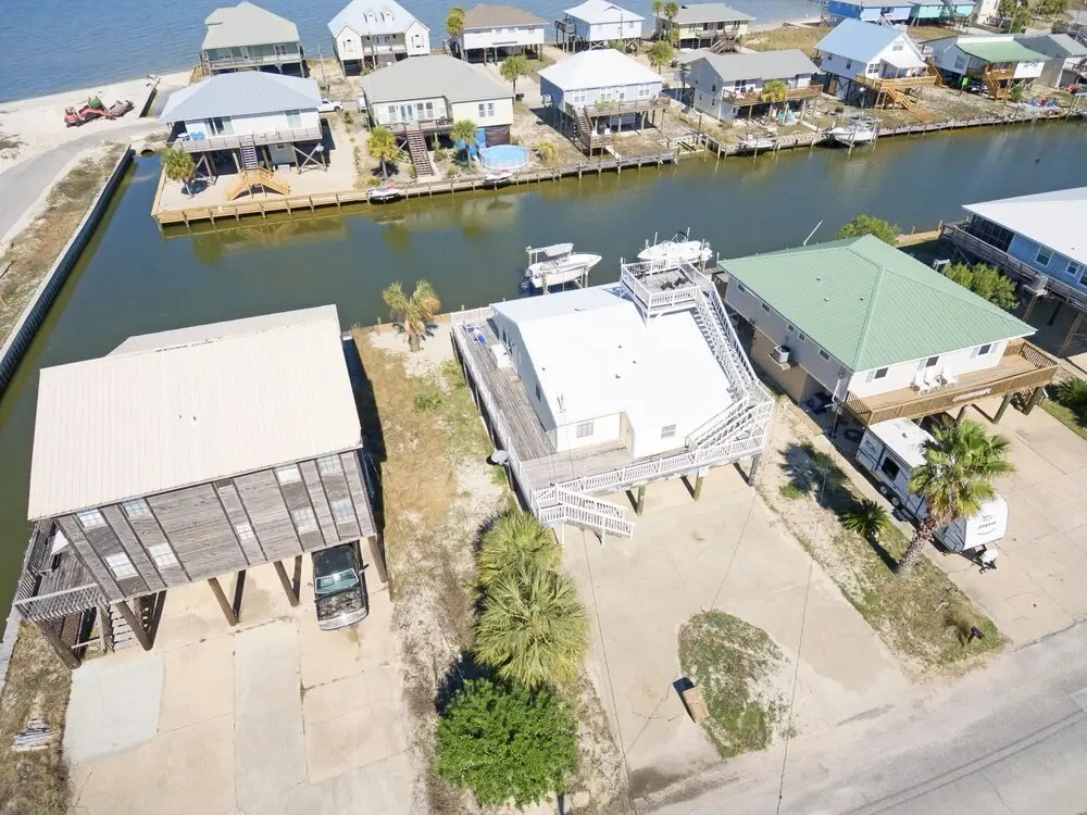 Sea Spot - Waterfront! Enjoy Dinner On The Deck And Naps In The Shaded Hammocks 3 Bedroom Home by RedAwning