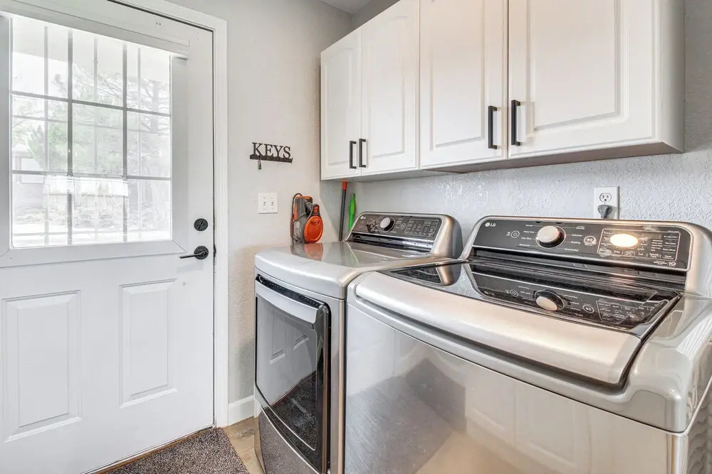 Walk to Dtwn Show Low: Townhome w/ Balcony