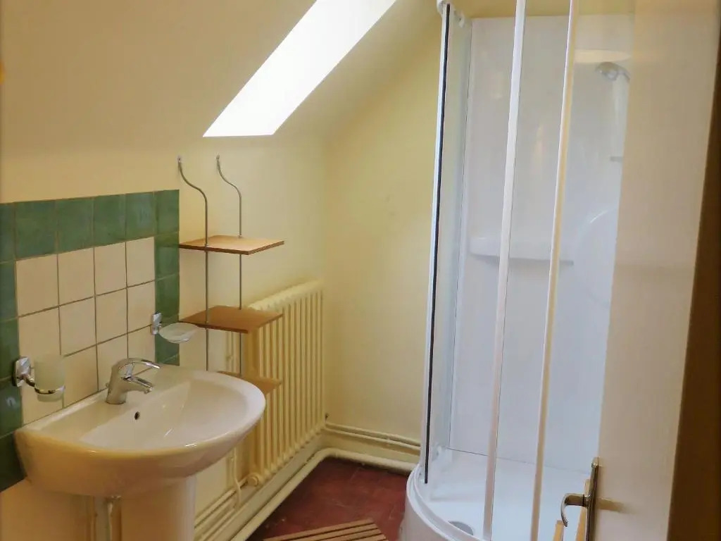 Maison de charme avec jardin à Montmirail - Rénovation 18e siècle, proche église, 2h de Paris - FR-1-410-211