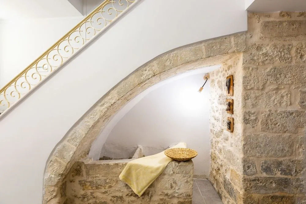 Ink Hotels Phos